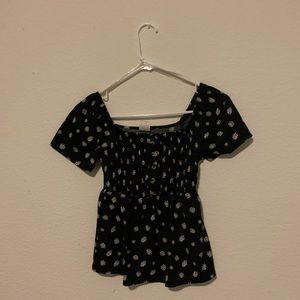 Selling an XS Women short sleeve shirt.